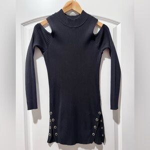 Ribbed cut out shoulder grommet detail sweater tunic top